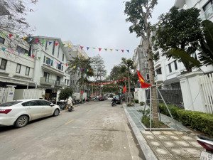 chủ nhà cần bán lk khu c dt 200m2 mặt tiền 8m dt xây dựng 534m2 sàn. gần chung cư an bình home