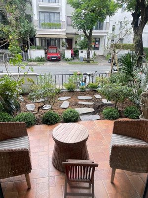 biệt thự phố vườn lavila căn góc 2 mặt tiền full nội thất chỉ việc vào ở