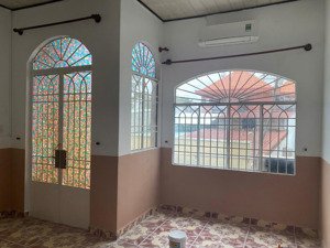 cân tiền bán nhà gấp,giá rẻ nhất khu vực