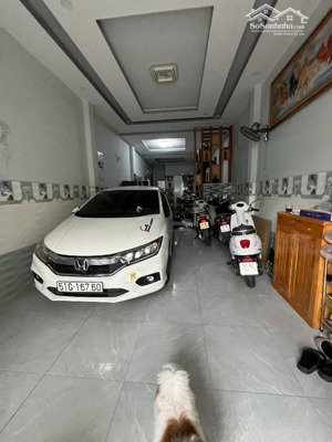 lũy bán bích vườn lài.nhà chính chủ .tiện đầu tư kinh doanh.có dòng tiền 180tr/nam