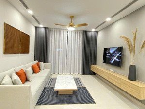 chính chủ cần bán gấp căn 2 pn the zei số 8 lê đức thọ, dt 92m2, giá 10,5 tỷ, sẵn sổ full nội thất