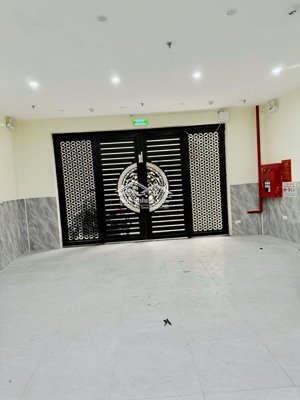 bán nhà cầu giấy 50m 6 tầng mặt tiền 4m lô góc 2 thoáng ô tô qua nhà giá chỉ 17 tỷ