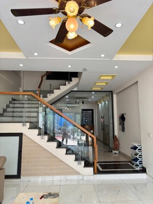 bán nhà mặt đường đặng ma la vị trí đẹp