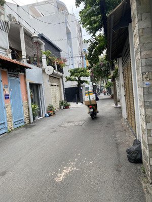 bán nhà hxh nguyễn trọng tuyển, p.1, q. tân bình. dt 10 x 21m vuông vức gồm t, l giá 32.5 tiện xây