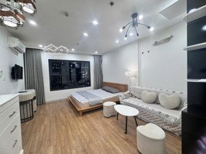 bán gấp căn studio full đồ đẹp, 32m2 vinhomes smart city giá 3.030 tỷ, tầng trung, view bể bơi