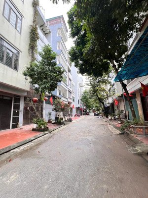 bán nhà phân lô lk mậu lương 50m x 5 tầng, mt 4m, kinh doanh, ô tô vào nhà, vỉa hè rộng, 13.8 tỷ