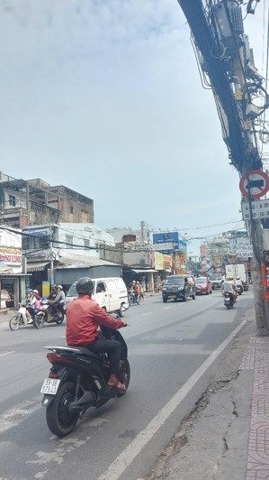 nhà 1 trệt 1 lầu ngay chợ nhỏ hiệp phú lê văn việt đường thông 44m2 đất chỉ 3.2 tỷ nhanh tay ạ