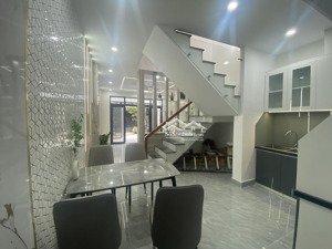 bán nhà 2 tầng hẻm ô tô nguyễn văn quá. dt 4m x 16m giá 5 tỷ 390