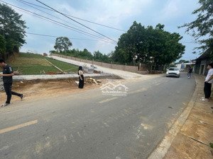 bán lô đất giá chỉ 20triệu/m2 vị trí trung tâm hòa lạc gần khu công nghệ cao và tổ hơp y tế tư