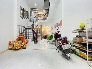 nhà bạn có ô tô, đang chưa biết để đâu, để trong nhà 10 tỷ được không?