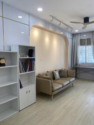 chung cư 2 phòng ngủ gần trung tâm quận 1, gia đình chính chủ bán