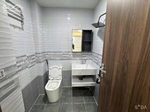 •[BÁN NHÀ + TÂN PHÚ] SIÊU DÒNG TIỀN – 7 CHDV – HẺM Ô TÔ – NGAY LŨY BÁN BÍCH – GIÁ MỀM HIẾM •Đường Trần Văn Cẩn – 60m² – 4 tầng – 4×15m – thu 40 triệu/tháng – giá 8.5 tỷ – Phường Tân Thới Hòa, Quận Tân Phú •Nhà 1 ...