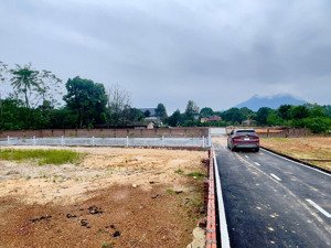 bán lô đất gần du lịch hồ suối hai 300m, khuôn viên đẹp, có ao cá sẵn, dt hơn 1.000m2,lh 