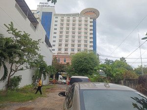 bán gấp khách sạn. chủ nói mệt lắm rồi