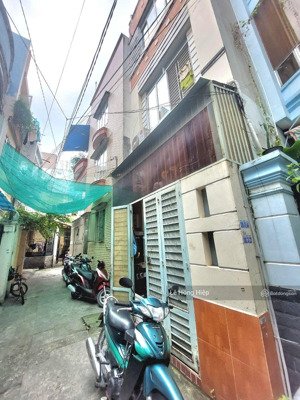 mũi tàu lạc long quân, lý thường kiệt, chợ tân bình. 4tầng, 3pn. hẻm bê tông.