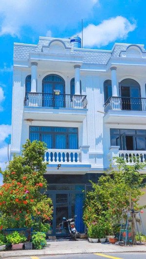 nhà phố 1 trệt 2 lầu ngay tthc bàu bàng - dtsd 219m2 - sổ sẵn ccn - đang cho thuê 14tr/m2