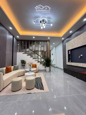 anh long cần bán nhà ở lạc long quân 40m2 10 tỷ 5 tầng rất đẹp