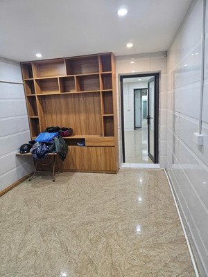 cho thuê nhà phố nhân hoà, phường nhân chính, thanh xuân, nhà tập thể riêng biệt 2 tầng, 2pn,4tr/th