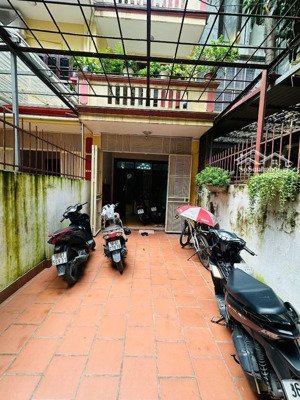 1 ngoặt - 20m ra phố láng hạ, dtsd 90m. sát phố. sđcc cần bán vị trí đắc địa. tương lai mặt phố.