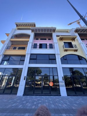 chính chủ bán mặt bằng kd mặt tiền đường trần hưng đạo, trong khu phức hợp olalani. nh hỗ trợ 80%.