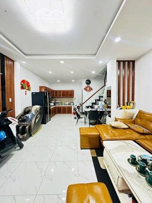 cần bán gấp nhà riêng trong tuần sát cộng hòa p13 tb, 53m2 (5.3x10) nở hậu 3pn, 6.75 tỷ