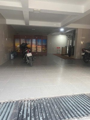 bán gấp nhà đẹp 3 tầng 128m2(8x16m) có hầm có thang máy, đường trc nhà 10m, khu sang trọng, 18tỷ tl