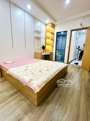 nhà đẹp - thang máy êm ru - gần trường cao đẳng y hà nội - xem là mê - chậm là tiếc!