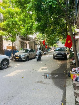 bán nhà chiến thắng ngay kđt văn quán đường phân lô vỉa hè ôtô tránh kinh doanh. giá hơn 12tỷ