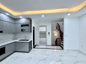 bán nhà tại phố xã đàn, 9,8 tỷ, 35m2 6 tầng thang máy 4pn, 5wc ô tô đỗ cổng
