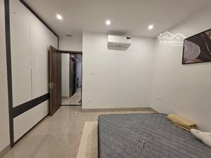 nhà mới thang máy 5 tầng trung tâm ngọc hồi, , gần phố