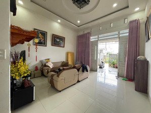nhà ngay chợ khu 6 - bảo lộc - dt: 122m2 (5mx24m) sẵn 100m thổ cư - nhà mới kiên cố 2 phòng ngủ