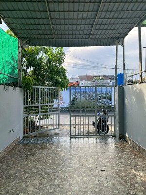 cho thuê nhà 1 trệt 1 lầu mới đẹp kdc cty 8 sau lưng toà nhà mobifone