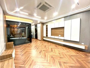 mặt ngõ kinh doanh phố xuân thủy. lô góc 2 thoáng, dân xây kcbt, vf3 đỗ cửa, ô tô tránh 30m. 50m2.