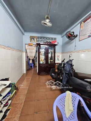 nhà 4pn hẻm 5m, sát mt cô bắc q1 nở hậu shr chỉ 5.x tỷ