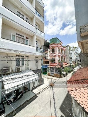 bán nhà lô góc trần hưng đạo, quận 1 50m², hẻm xe hơi thông giá 8.5 tỷ