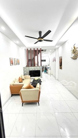 yên sở,dt 40m2,mt 3.5, nhà mới 6 ngủ,full nội thất,ngõ nông,an sinh cực tốt