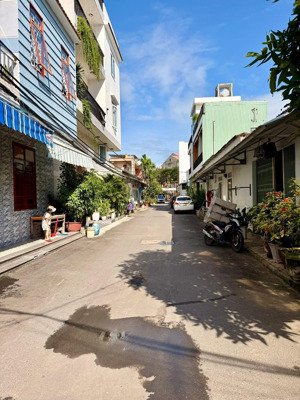 nhà kiệt ô tô đổ nhựa 5m giá chỉ 3tyxx