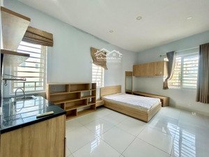 siêu phẩm gần hàng xanh, hầm xe thang máy bảo vệ, full nội thất rộng, thoáng mát