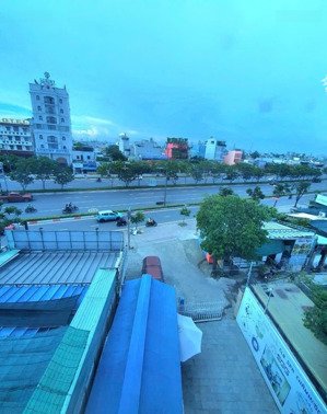 nhà mặt tiền kinh doanh phạm văn đồng 7 tầng dt: 9 x 30 giá hạ chỉ còn nhỉnh 50tỷ