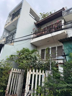 cần bán gấp căn nhà xây ở 4 tấm btct đường 8m ngay bv bình tân