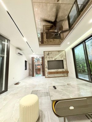 hơn 10tỷ nhà 5 tầng ôtô đỗ cửa