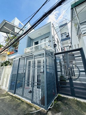 căn hộ dịch vụ 10 phòng doanh thu hơn 60 tr/tháng ngay tt quận 4, hẻm 1 sẹc 3.5 mét