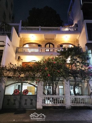 bỏ túi ngay 9 tỷ. 86 về 75 tỷ. bán nhà mt ung văn khiêm. 10 x 43m. hđt: 132tr.