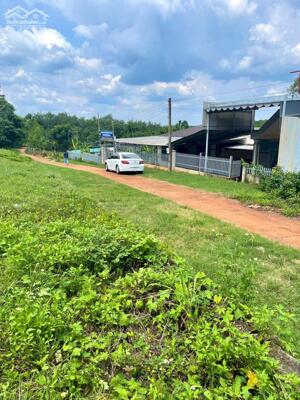 BÁN ĐẤT 5X50=250M2 SỔ RIÊNG, ĐƯỜNG 18M SÁT CHỢ, TRƯỜNG HỌC UỶ BAN, DÂN ĐÔNG GIÁ 275TR