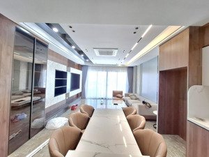 siêu phẩm nhà cổ linh - 7 tầng thang máy - gara - cách aeon chỉ 100m. full nội thất