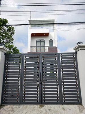 Nhà 1 Trệt 1 Lầu Ngang 4m Dài 30m Đường Ô Tô Tới Nhà Gần UBND Tương Bình Hiệp 300m Giá 2,2 Tỷ