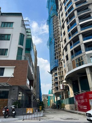 chính chủ bán lại căn liền kề tt02-05 ngay trục cổng vào, giá đẹp