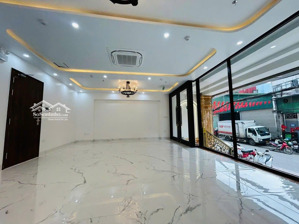 nhà trần quốc hoàn 6 tầng kinh doanh, vỉa hè chỉ 18 tỷ