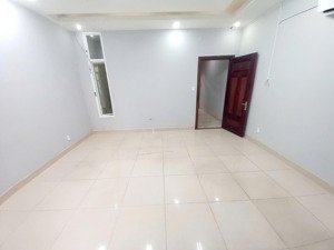 cho thuê nhà 5x15m, trệt 3 lầu, 7p, 4wc phạm hùng gần khu cao lỗ có máy lạnh. giá 22 triệu/tháng