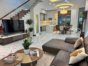 cho thuê biệt thự ngay gần đỗ xuân hợp, global, gia hoà 10x20m 3l4pn... lh 